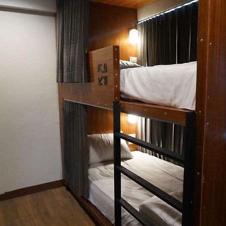 Slee Hostel Chiangmai (Adults Only) Chiang Mai Extérieur photo
