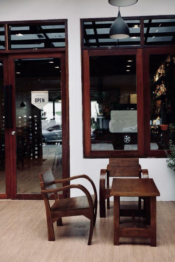 Slee Hostel Chiangmai (Adults Only) Chiang Mai Extérieur photo