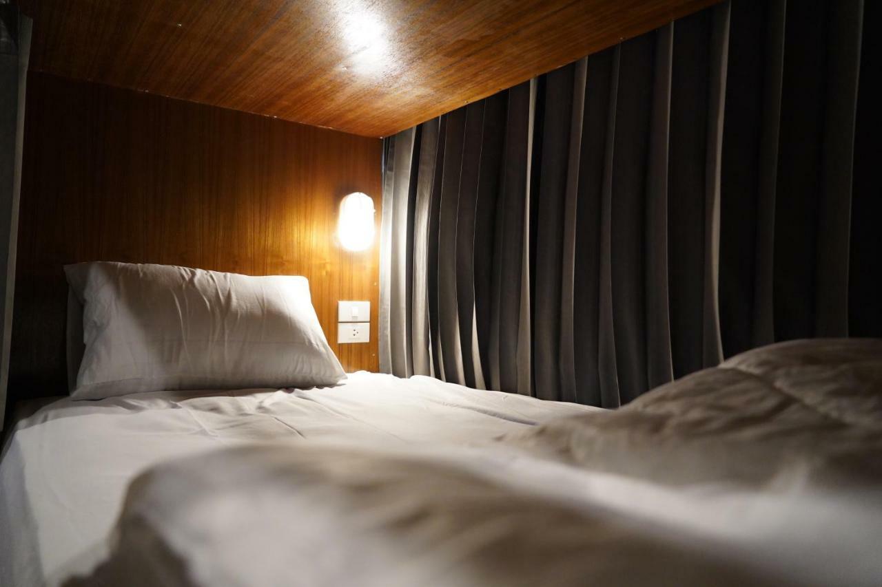 Slee Hostel Chiangmai (Adults Only) Chiang Mai Extérieur photo