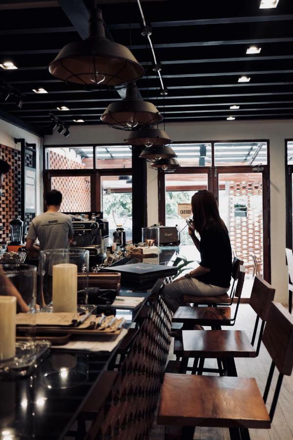 Slee Hostel Chiangmai (Adults Only) Chiang Mai Extérieur photo